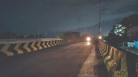 The pitch dark flyover across GST Road in Vandalur