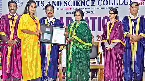 Telangana Governor Tamilisai Soundararajan awarding degrees to SRM students