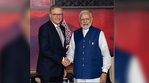(L) Australian Prime Minister Anthony Albanese and Indian Prime Minister Narendra Modi(R)