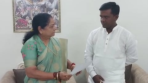 Congress MLA Bhavesh Katara from Jhalod, Gujarat submits his resignation to Speaker Nimaben Acharya.