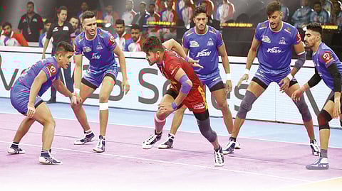 Defending champion Dabang Delhi notched up its second consecutive win