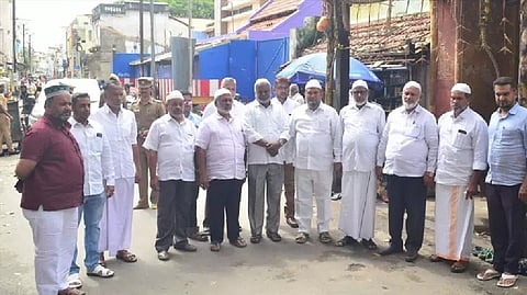 A 13-member delegation from the Coimbatore Jamaath visited the Kottai Eswaran temple