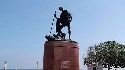 Mahatma Gandhi statue at Marina