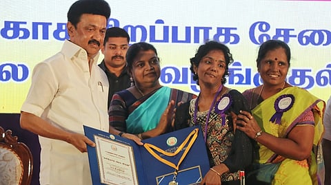 CM Stalin presents medal