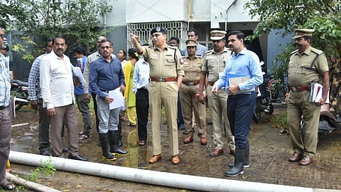 CoP Shankar Jiwal visited police quarters in the city to review the conditions in the quarters after the Cyclone Mandous