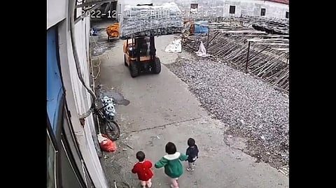 Cute little kid saves her siblings, video goes viral