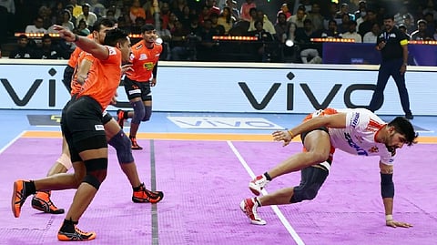 Parteek Dahiya emerged as the best player for Gujarat with 13 points in the match.