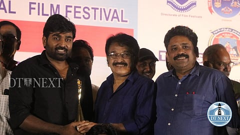 Vijay Sethupathi recieving the Best Actor award at the 20th Chennai International Film Festival.