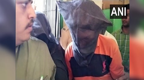 Accused Sheezan Khan being taken to Vasai Court in Mumbai