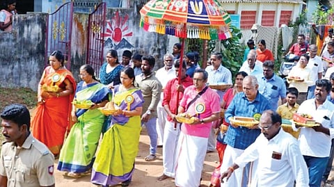 Kamban Kazhagam members taking out a procession as part of Kamban Vizha at Therazhundur in Mayiladuthurai on Wednesday