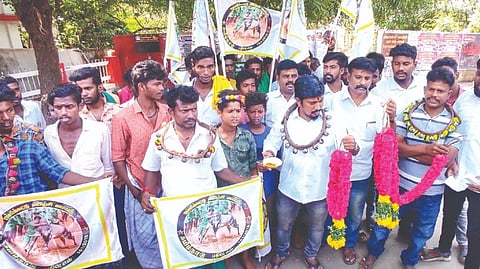 Members of Jallikattu Payirchi Maiyam staging a demo with traditional adornments of bulls at the Collectorate in Madurai on Monday