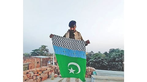 The Station House Officer?s statement accompanying the message said that the flag had been removed and that further action would be taken.