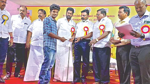 Thirumavalavan handing over job offer to a candidate