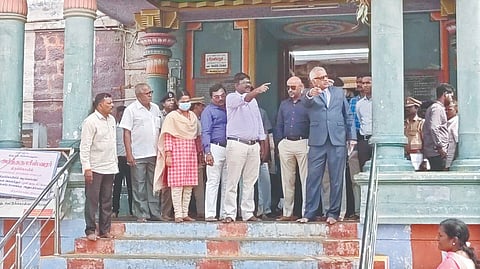 Justices MS Ramesh and N Anand Venkatesh at Arthanareeswarar Temple in Tiruchengode.