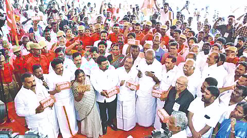 CPM, DMK and allies? leaders and cadre protest delay in
AIIMS project at Palanganatham, Madurai on Tuesday.