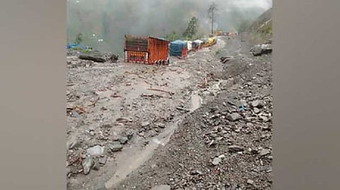 Jammu-Srinagar National Highway blocked
