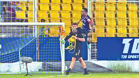 Bartholomew Ogbeche improved his ISL season?s tally to six goals