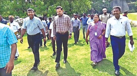 Chengalpattu Collector AR Rahul Nath (second from left) visited
Mahabalipuram to inspect security measures