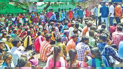 Students of Arignar Anna Government Arts College staging a roadblock at Musiri.