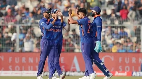 Sri Lanka 215 all out in 39.4 overs