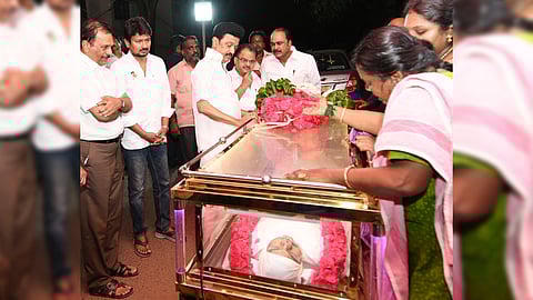Accompanied by his son cum State Sports Minister Udhayanidhi Stalin, Stalin paid floral tributes to the mortal remains of the deceased in the city late Tuesday evening.