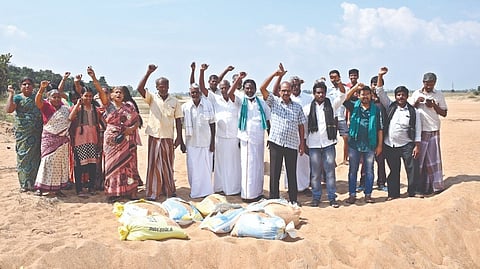 Farmers staging protest on Kollidam riverbed in Thanjavur on Saturday
