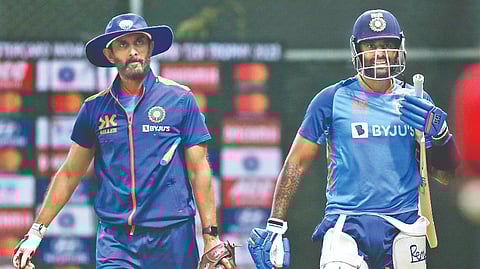 India batting coach Vikram Rathour and Suryakumar Yadav at a training session