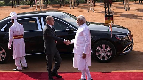 Indian Prime Minister Narendra Modi welcomes German Chancellor Olaf Scholz