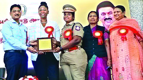 Virsa Perkins, Chief of Political and Economic Section, US Consulate, Chennai, felicitating police officers and Labour dept officials in Chennai on Thursday