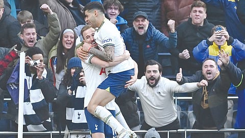 Harry Kane (left) celebrates with Cristian Romero