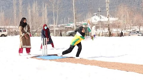 Army organises women's snow cricket tournament in Kashmir