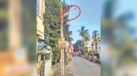 Two street lights seen burning during day time at Anakaputhur