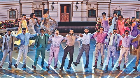 Dancers performing Naatu Naatu