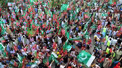 Pak police continue shelling despite hours-long stand-off