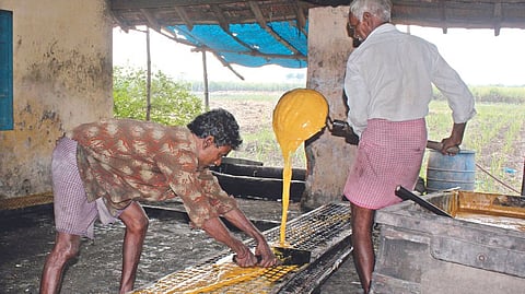 Jaggery production at Veeramangudi