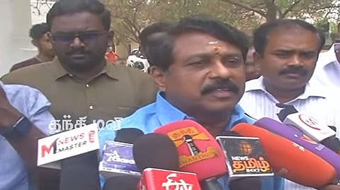 Nainar Nagendran addressing the press