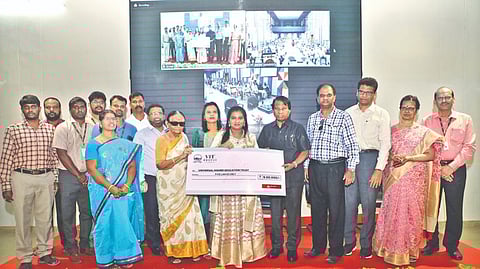 VIT?s Assistant Vice President Kadhambari Viswanathan donated Rs 5 lakh to Universal Higher Education Trust