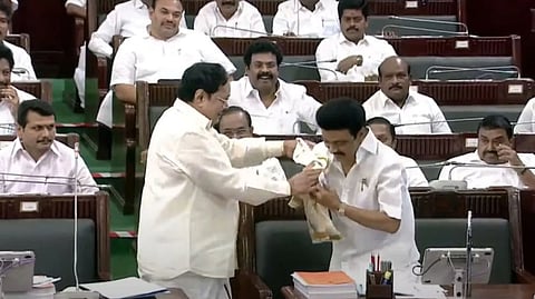 Minister Duraimurugan made an appeal that ?loyal to Gopalapuram? must be written on his grave, Cue song: Yarukkaga Ithu Yarukkaga from the cult classic, Vasantha Maaligai