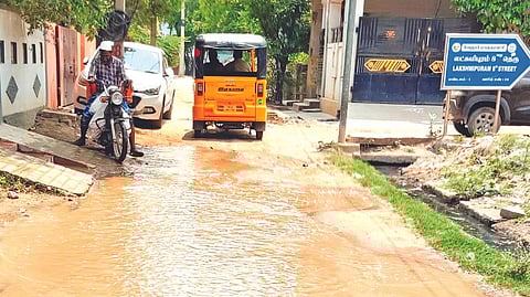 Several areas were flooded
after the pipeline leaked in at
least 46 locations on Friday
during a test by TWAD