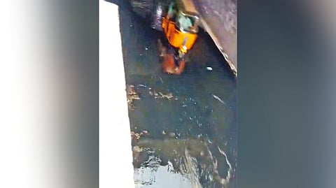 Citizen Connect: Stagnant seepage in Dargah Road subway tests riders