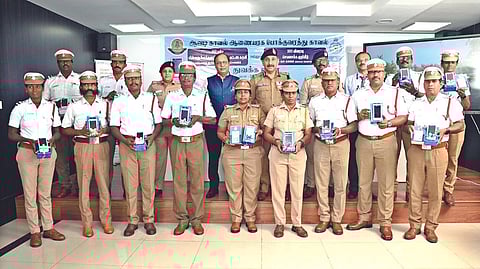 Traffic police under the Avadi Commissionerate were given 100 e-challan and 100 QR code kits on Wednesday.