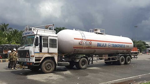 The gas started to leak from the valve of the lorry, when the vehichle was nearing Chengalpattu