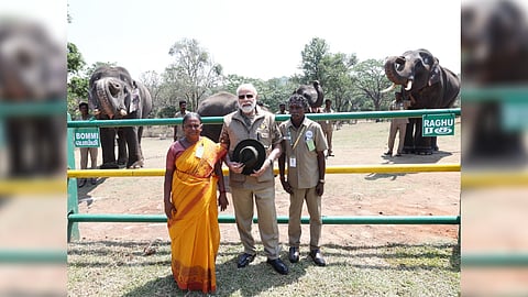 Modi meets Bomman and Belli, along with Bommi and Raghu.