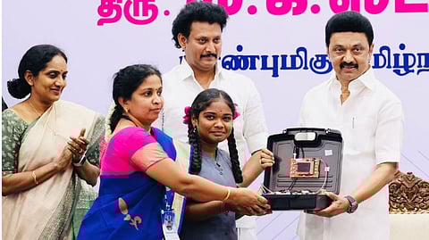 As many as 1,000 students (500 boys and 500 girls) studying in class X will be chosen for this scheme