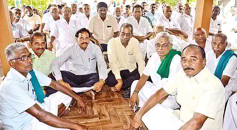 Ryots sit in protest at PWD office in Erode on Tuesday