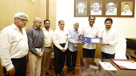 Udhayanidhi hands over Rs 1 cr to TNTA