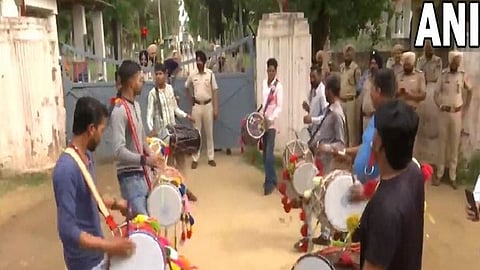 'Dhols' being played outside Patiala Jail ahead of Congress leader Navjot Singh's release