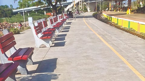 Commuters demand shelter at
Pallavaram railway station