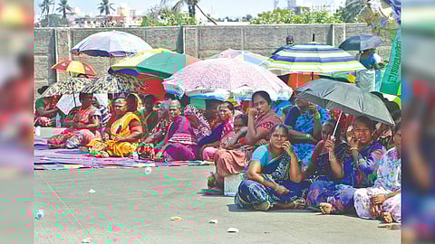 Hundreds of fisherfolk tied black flags on their boats and staged
a protest for the 5th consecutive day on Tuesday