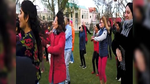 Indian community performing Naatu Naatu in Vienna